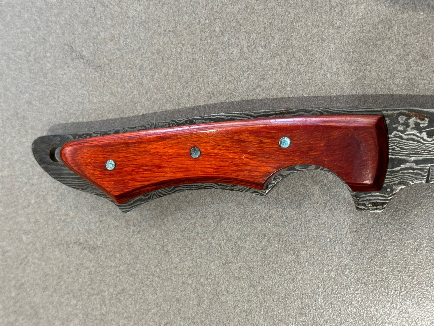 DAMASCUS STEEL BOWIE HUNTING  KNIFE WITH CUSTOM SHEATH 5” BLADE 9 1/2 “ FULL