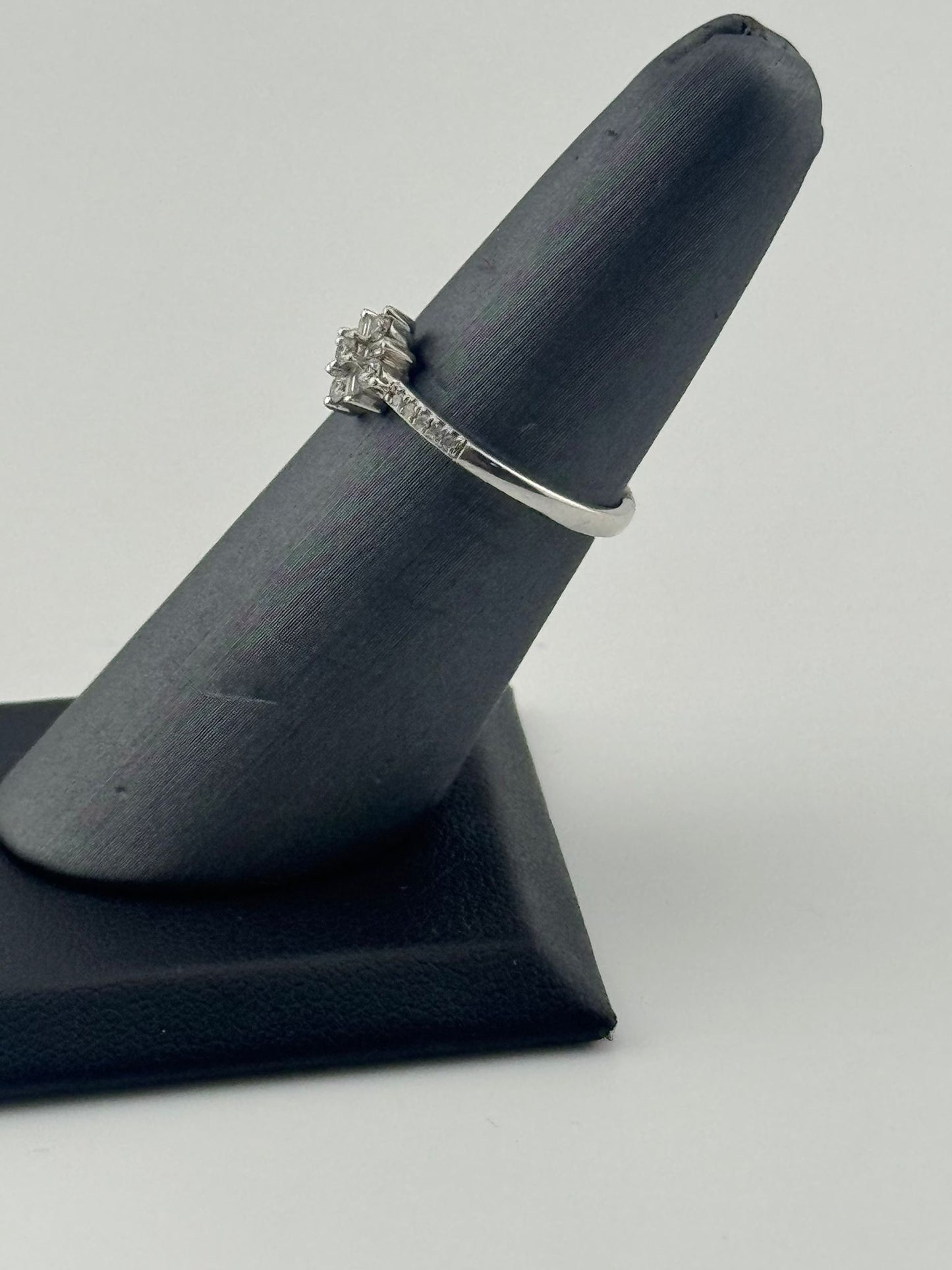 white - Gold Ring