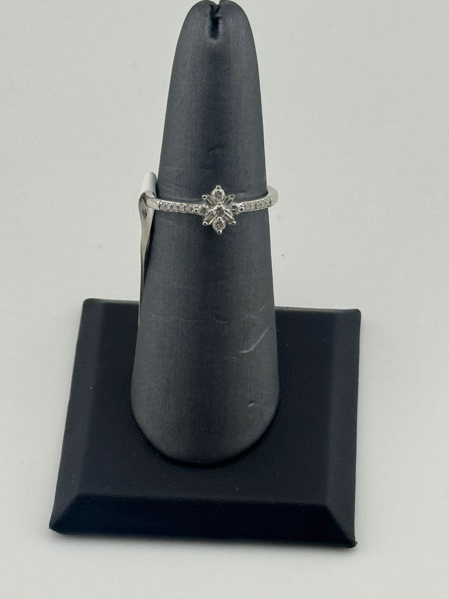 white - Gold Ring