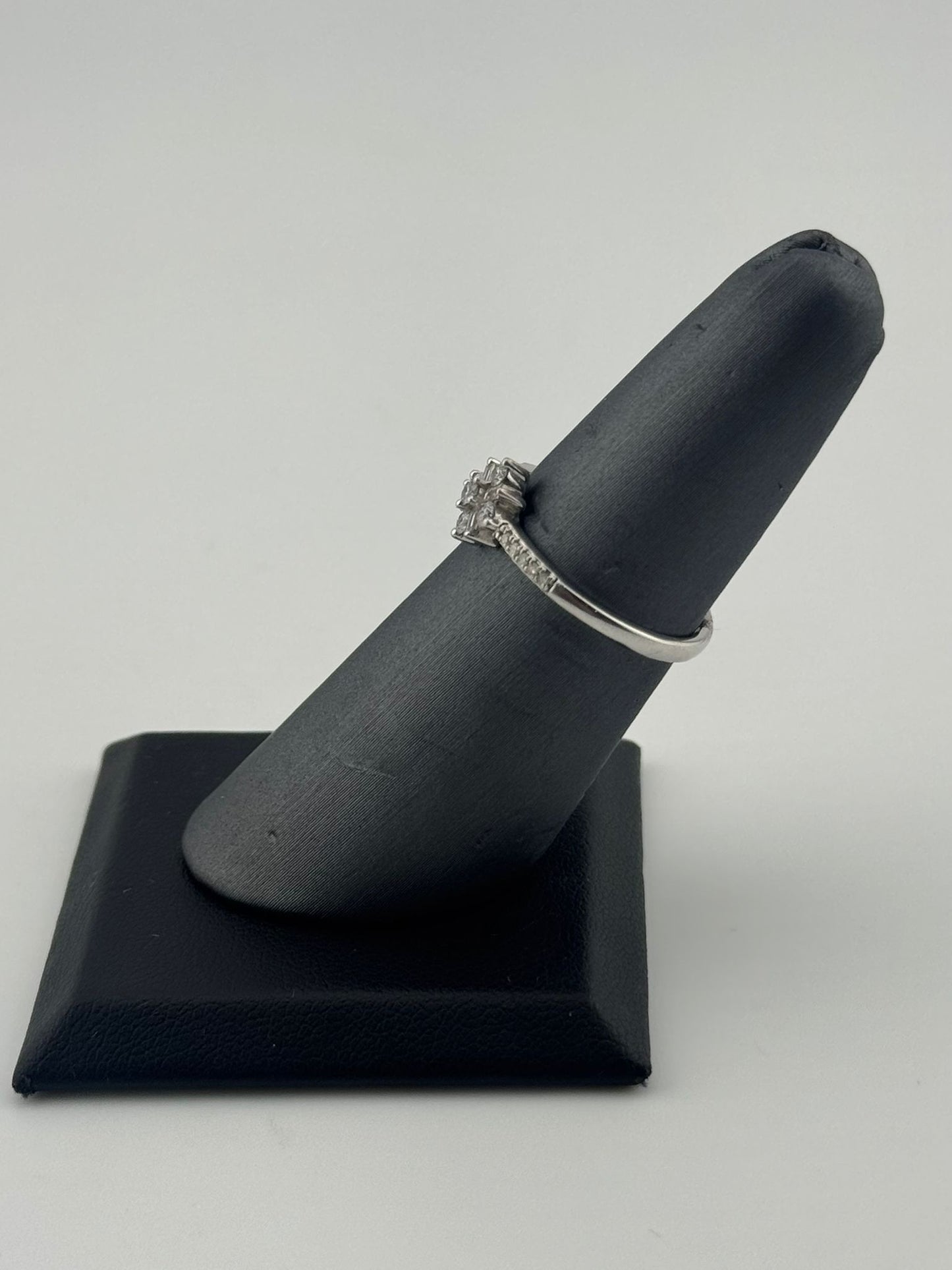 white - Gold Ring