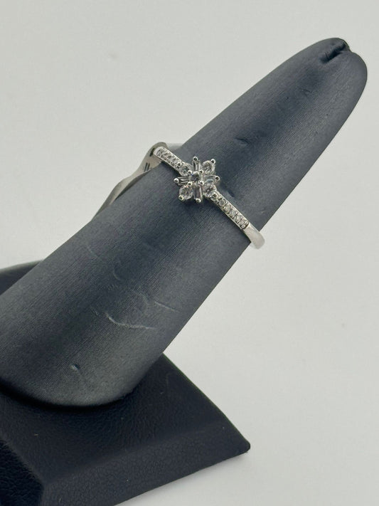 white - Gold Ring