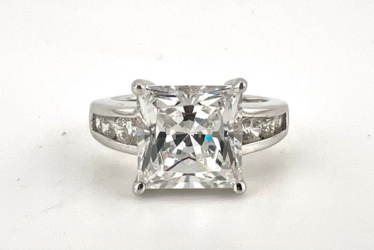 Ladies sterling silver ring with CZ Stone