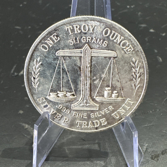 Vintage SILVER TRADE UNIT 1oz Round USA Eagle Toned SCALES 31.1 Grams !