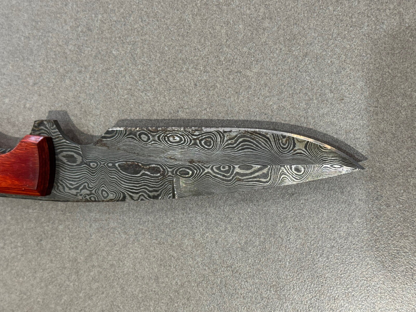 DAMASCUS STEEL BOWIE HUNTING  KNIFE WITH CUSTOM SHEATH 5” BLADE 9 1/2 “ FULL