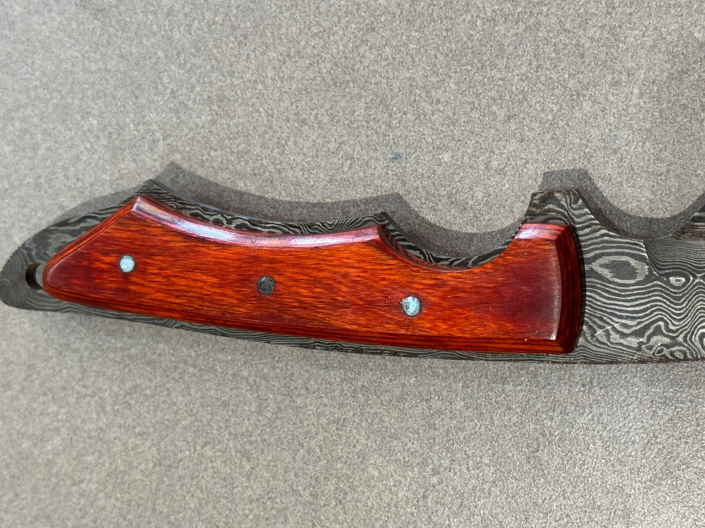 DAMASCUS STEEL BOWIE HUNTING  KNIFE WITH CUSTOM SHEATH 5” BLADE 9 1/2 “ FULL