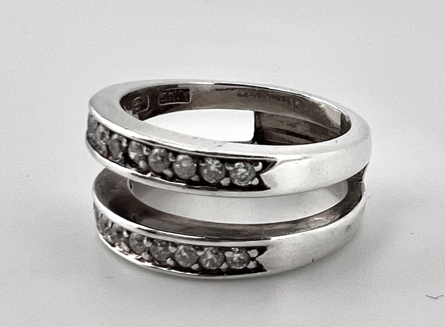 Ladies, double band guard ring with CZ inlay