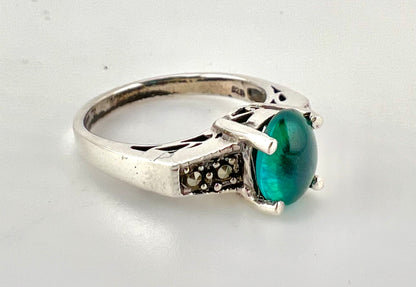 Ladies sterling silver ring with turquoise stone