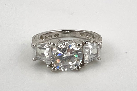 Ladies Sterling silver ring with CZ stone