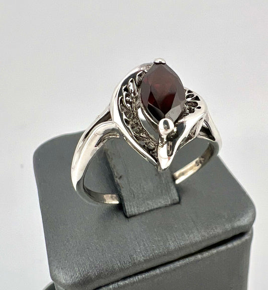 Ladies Sterling silver ring with Auburn stone