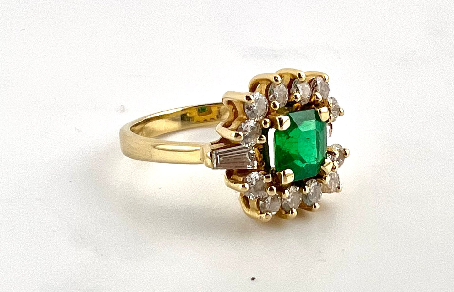 18K yellow gold ladies diamond ring with green gemstone