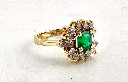 18K yellow gold ladies diamond ring with green gemstone