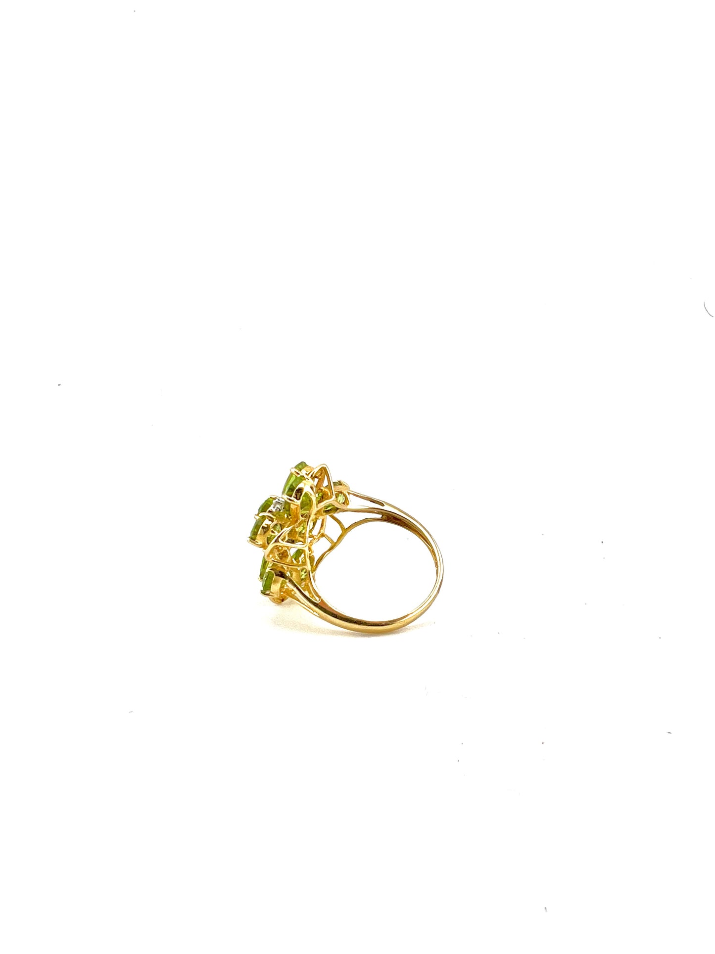 14K yellow gold ring with green peridot cluster design