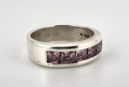 Ladies Sterling silver ring with pink bag at cut stones