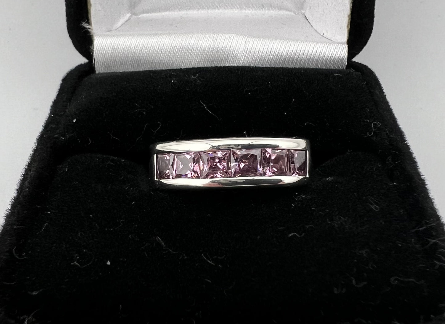 Ladies Sterling silver ring with pink bag at cut stones