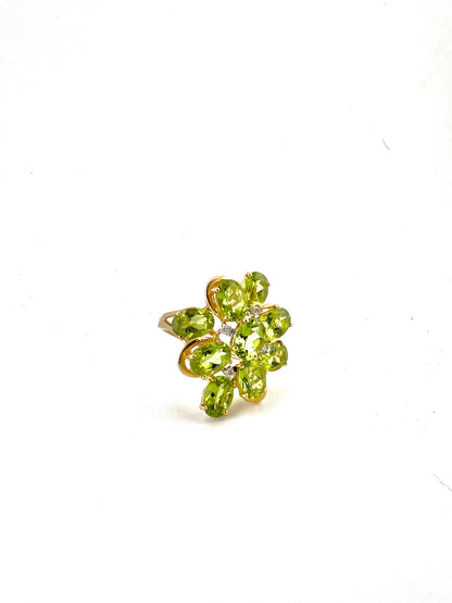 14K yellow gold ring with green peridot cluster design