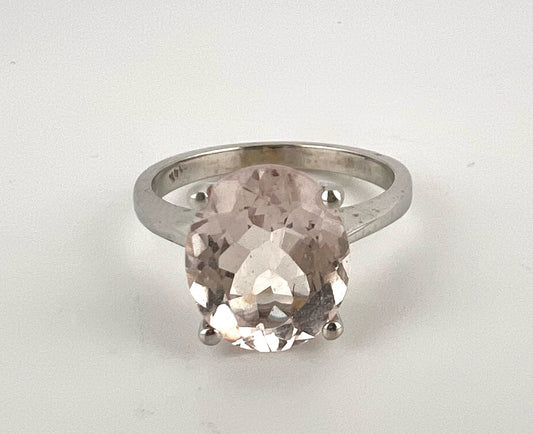 Ladies sterling silver ring with pink stone