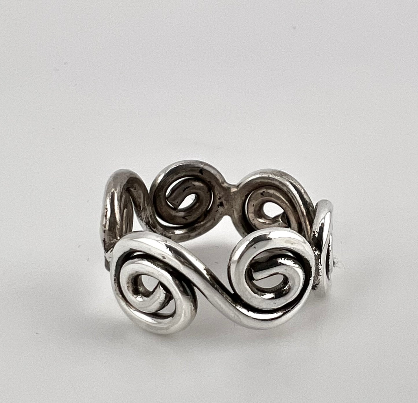 Ladies sterling silver swirl ring