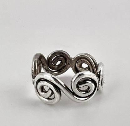 Ladies sterling silver swirl ring