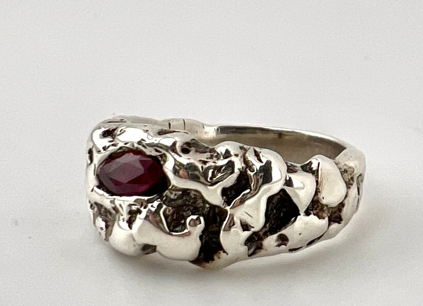 Classic men’s nugget design, marquis shape, garnet Stone