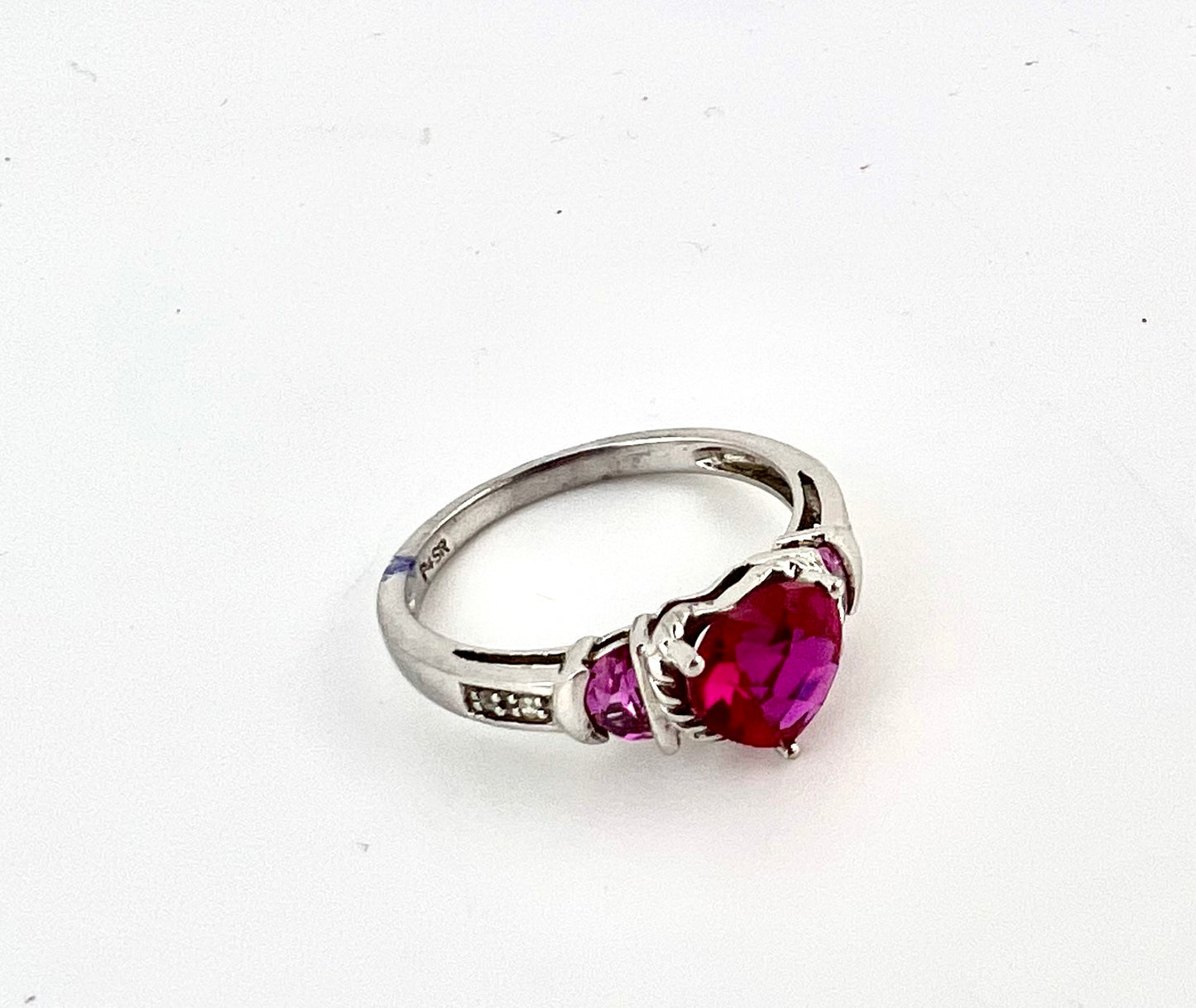 14k white gold ring with ruby heart design