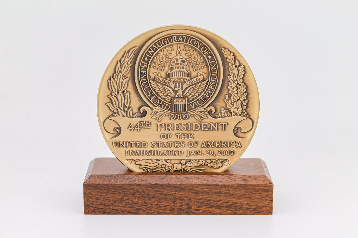 2009 Official Barack Obama Inaugural Medal with Box and Stand