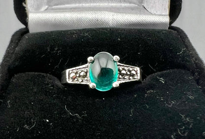 Ladies sterling silver ring with turquoise stone