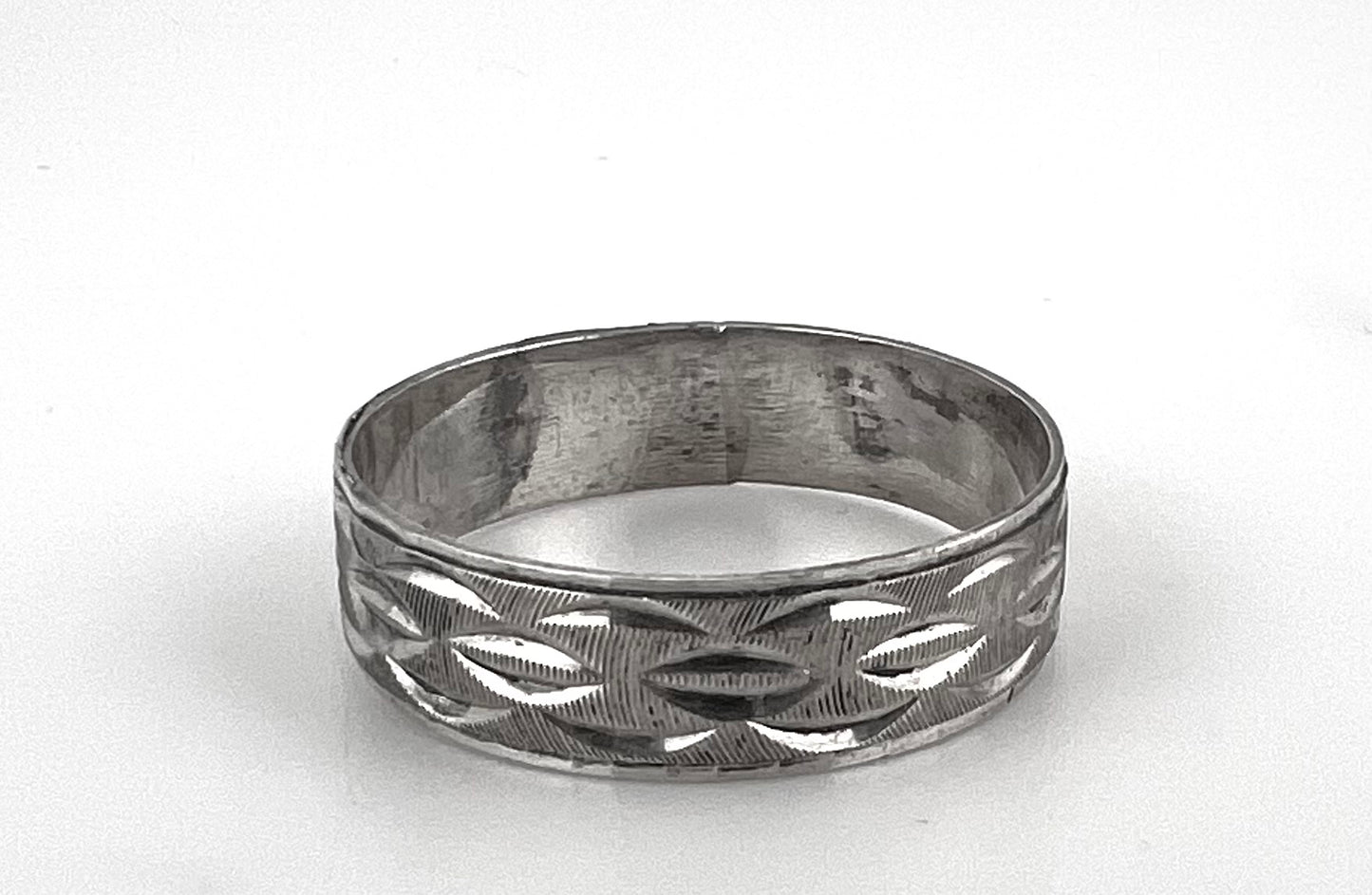 Ladies sterling silver ring, with wave design