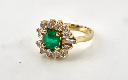 18K yellow gold ladies diamond ring with green gemstone