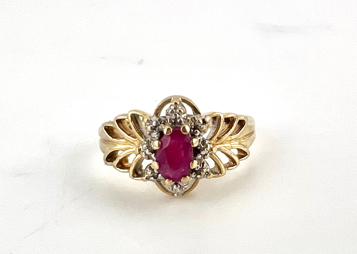 10k yellow gold vintage ring with Ruby and diamonds