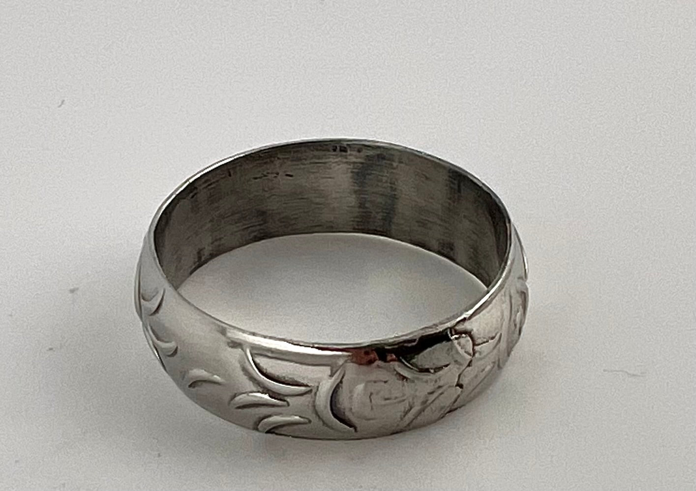 Ladies sterling silver ring with flower and eye design