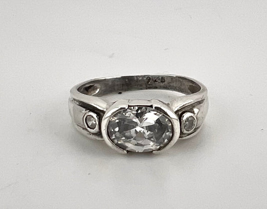 Ladies 925 silver ring with oval CZ stone