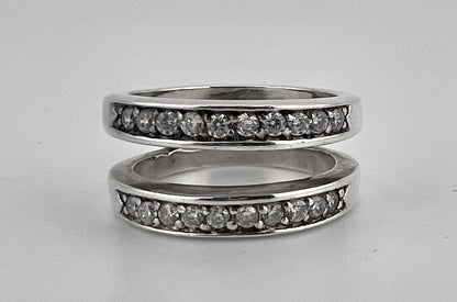 Ladies, double band guard ring with CZ inlay