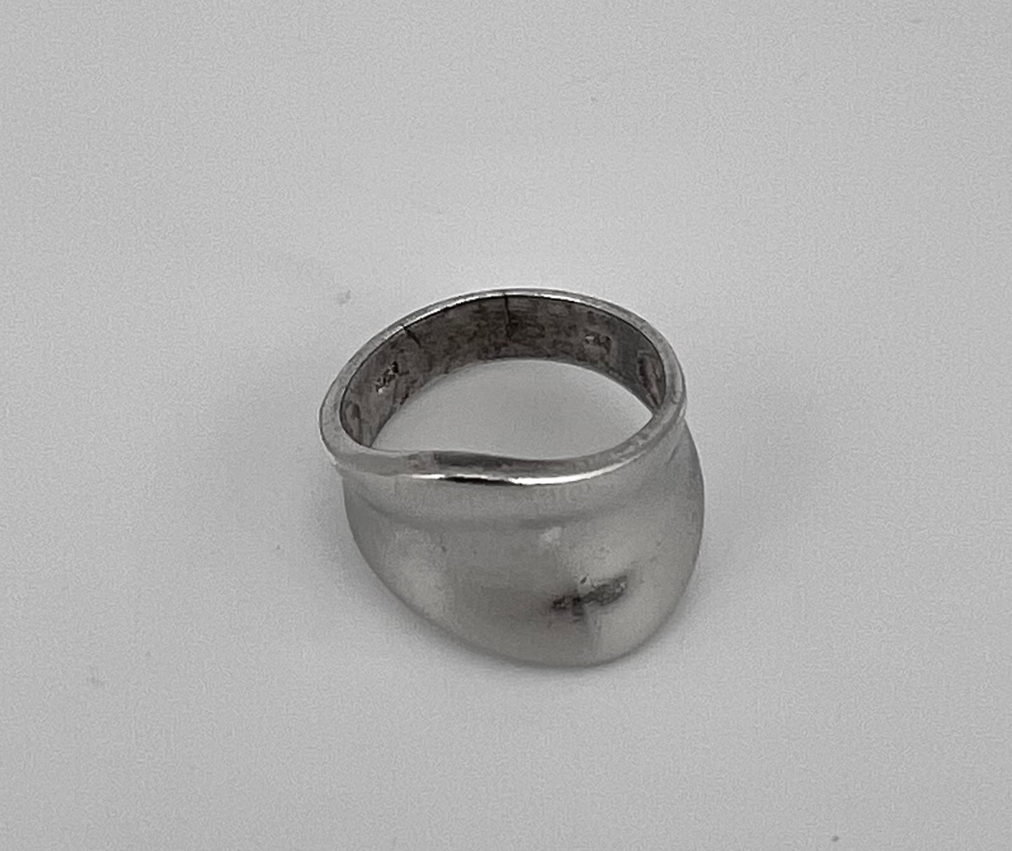 Ladies silver ring with concave wave design