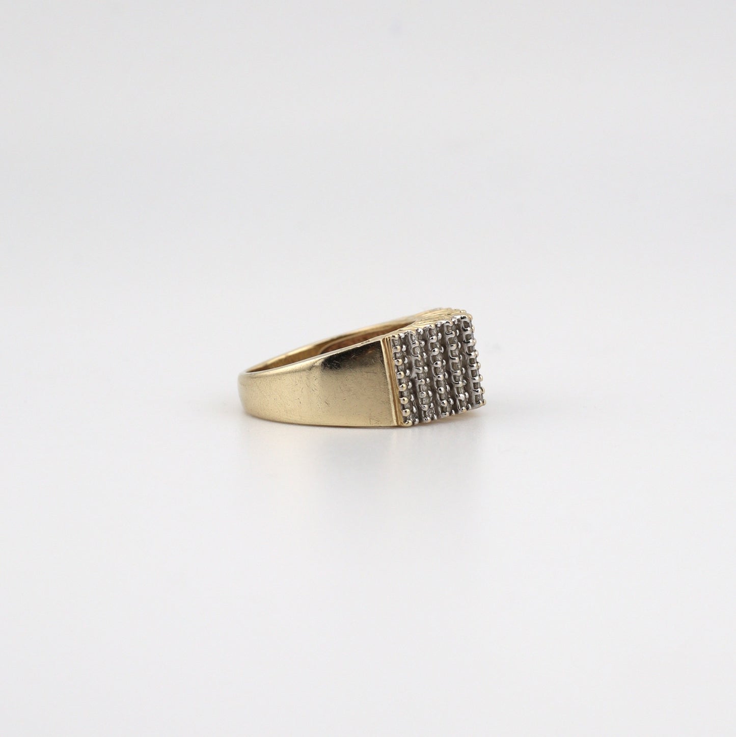 10K yellow gold Pyramid design diamond ring