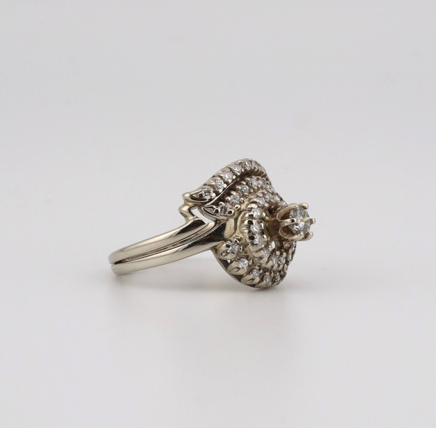 14k white gold ladies vintage cocktail diamond ring