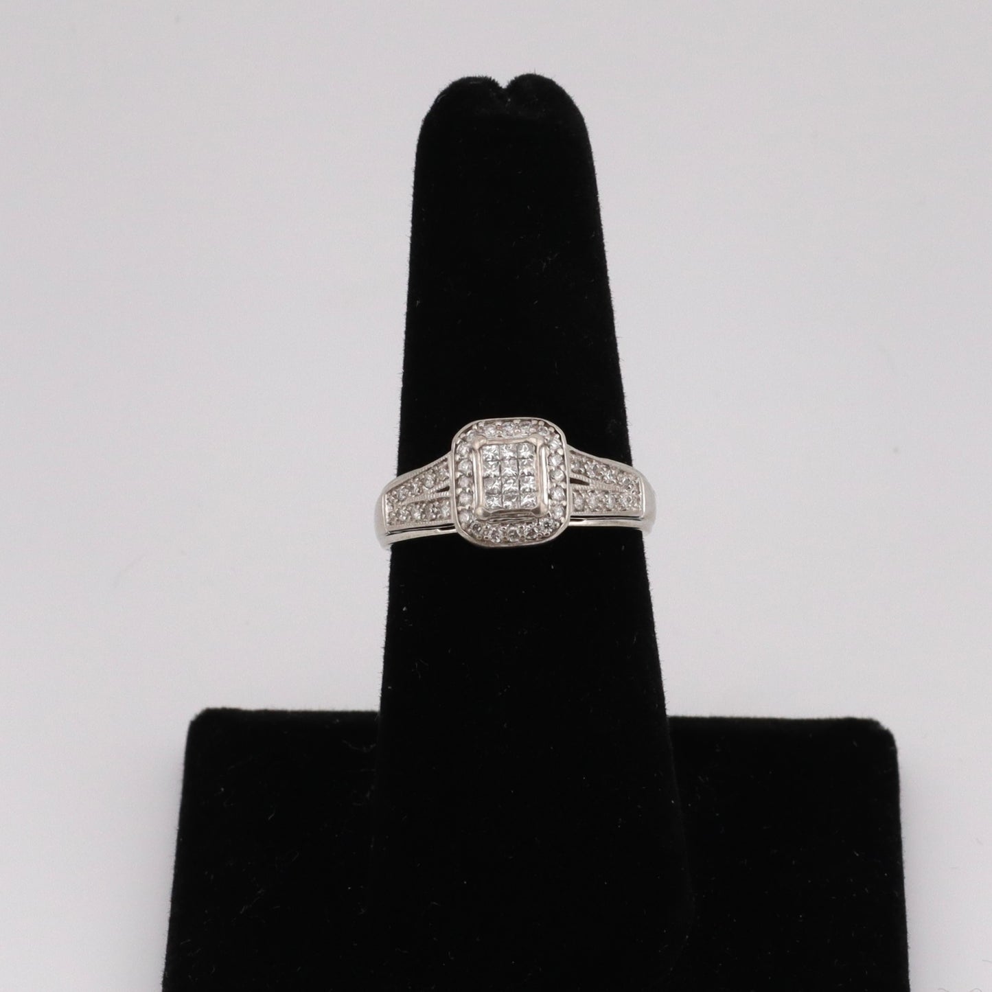 10k white gold halo diamond ring