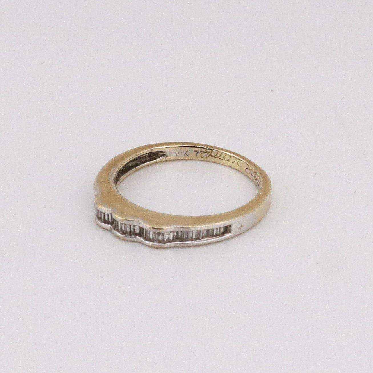 18k white gold baguette diamond wedding band