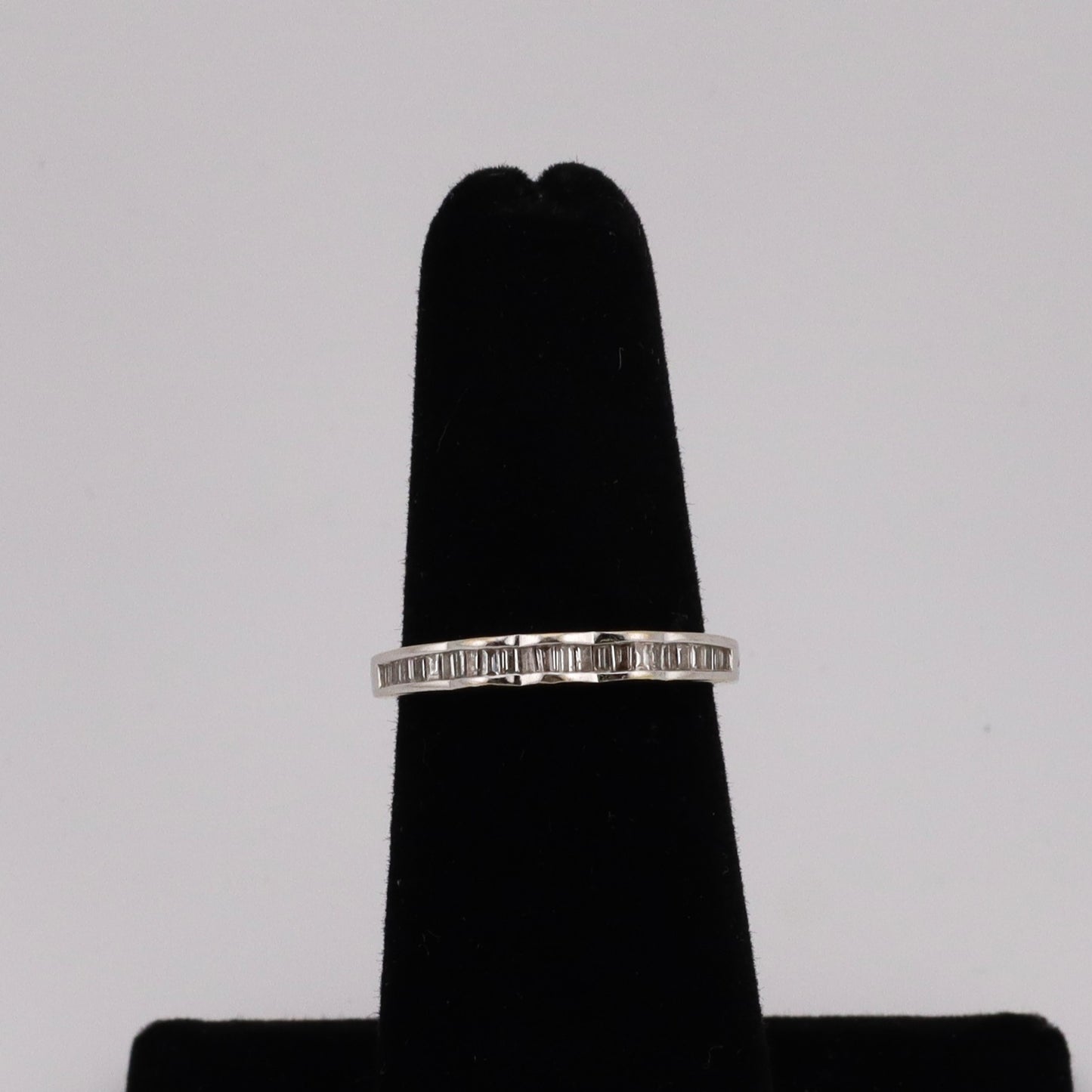 18k white gold baguette diamond wedding band