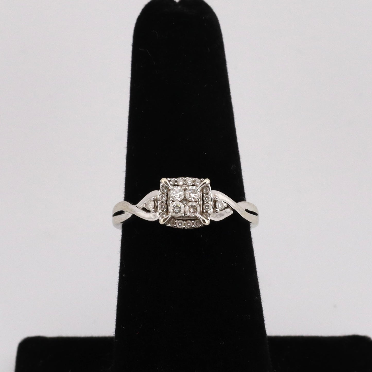 10K white gold single halo diamond ring