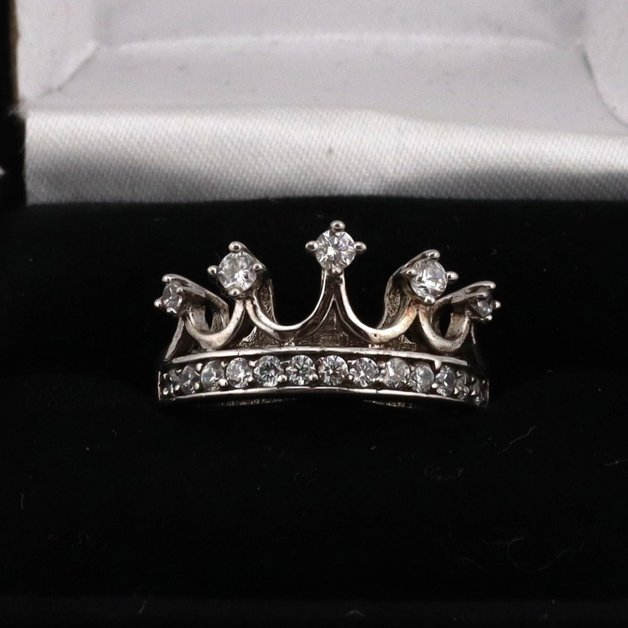 Ladies crown ring with CZ stone inlay