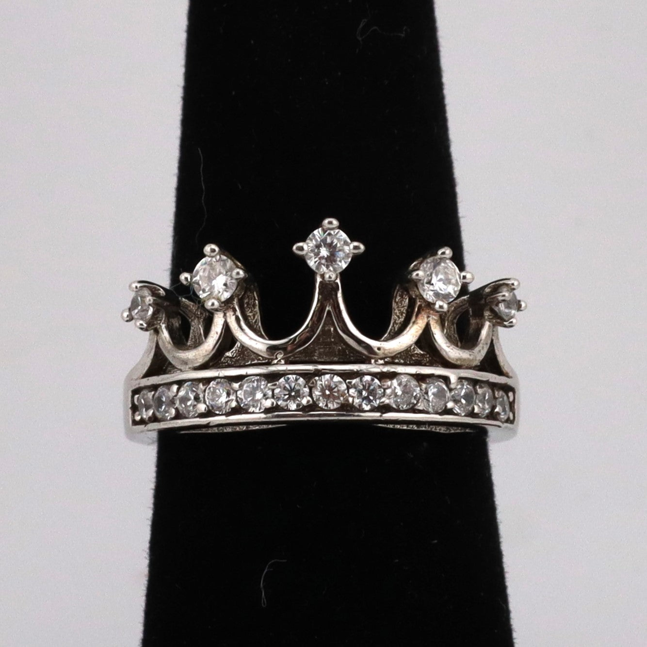 Ladies crown ring with CZ stone inlay