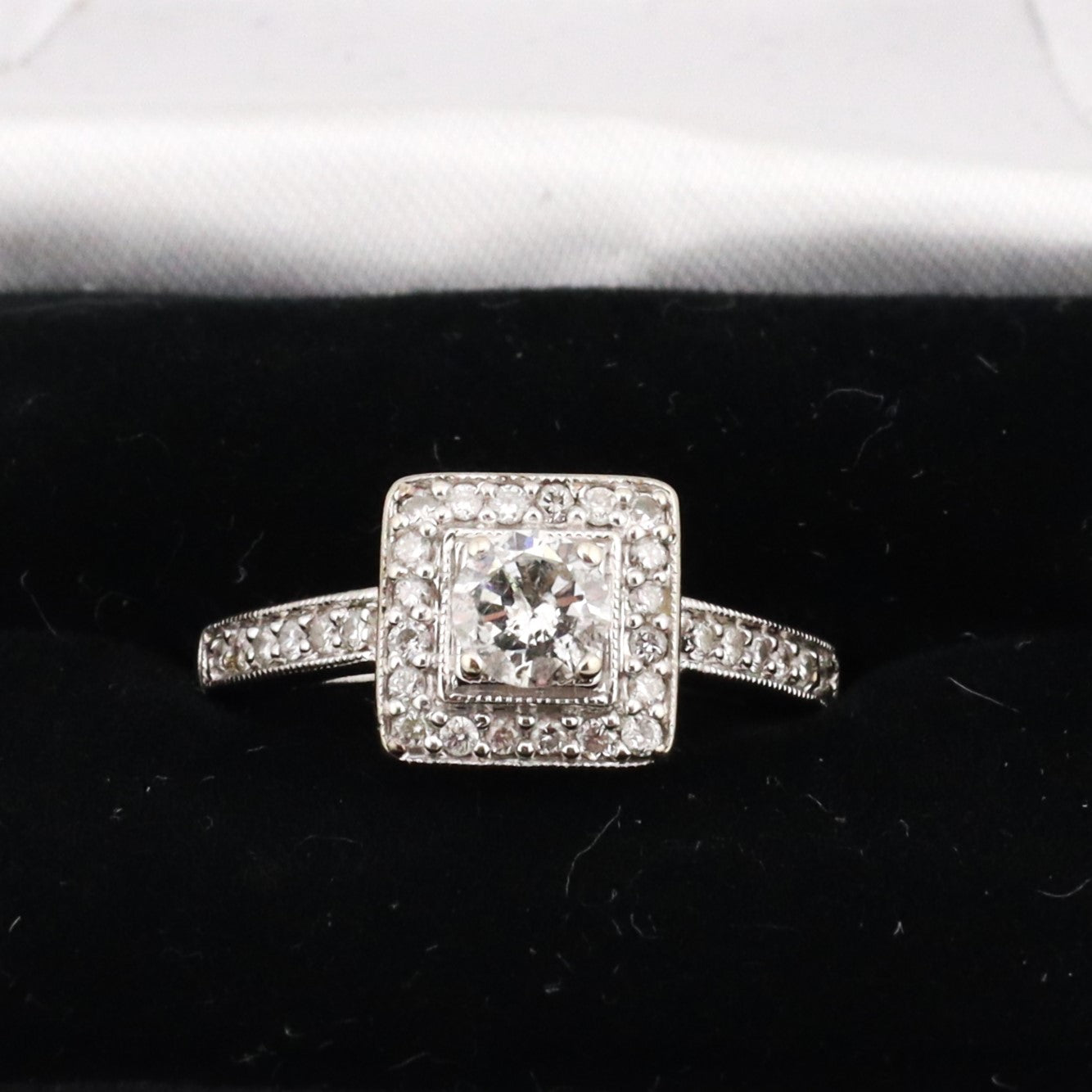 14k ladies diamond square halo diamond ring