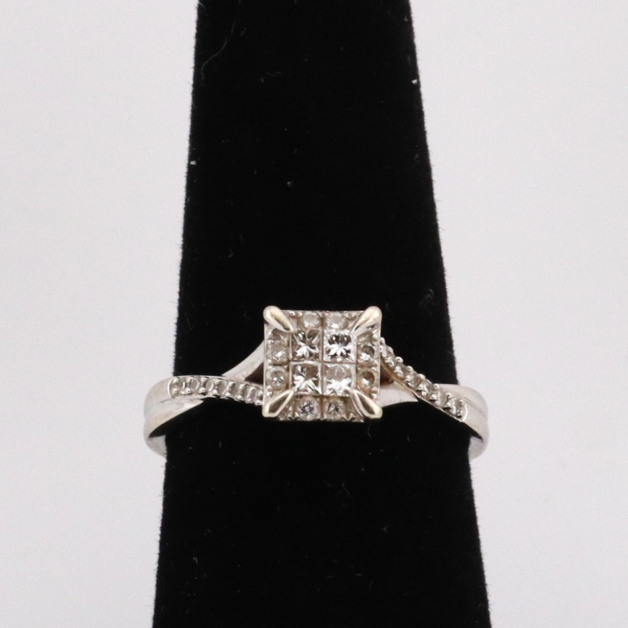 10k white gold ladies diamond ring