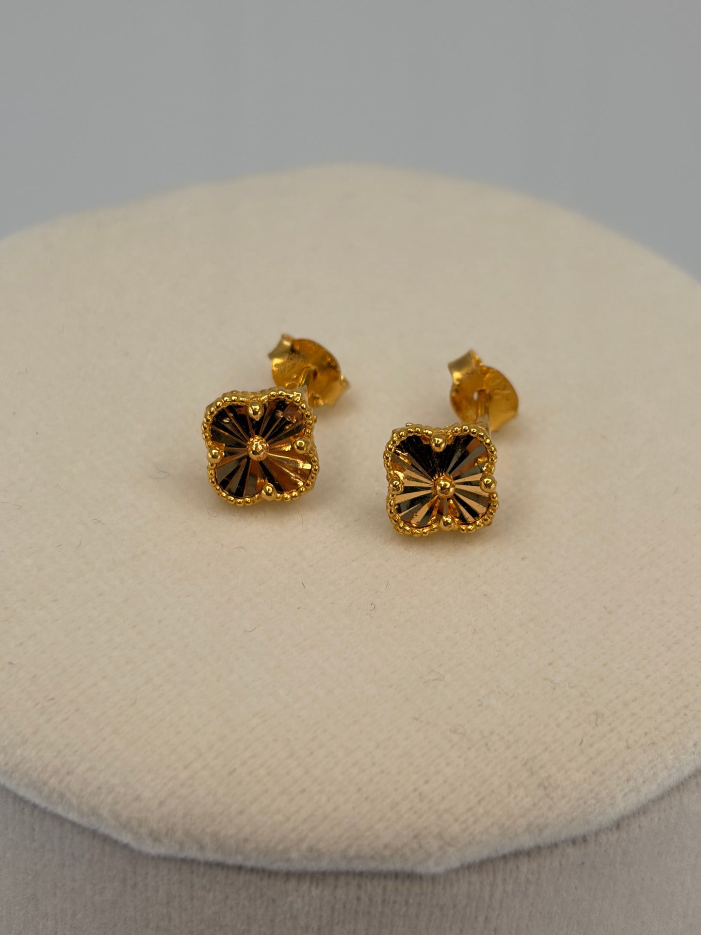 21K Gold Floral Stud Earrings