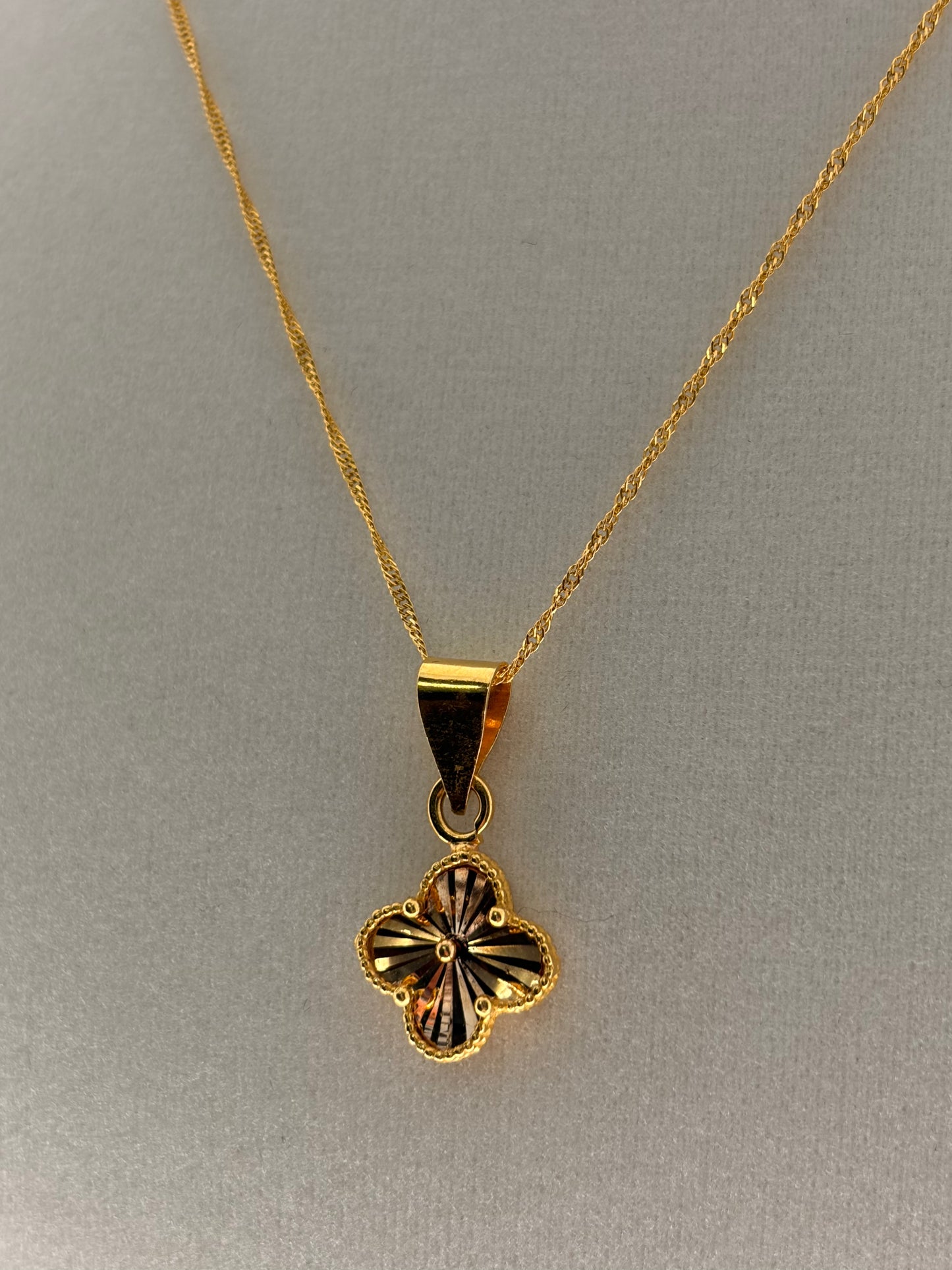 21K Gold 20-inch Chain Necklace with Floral Pendant