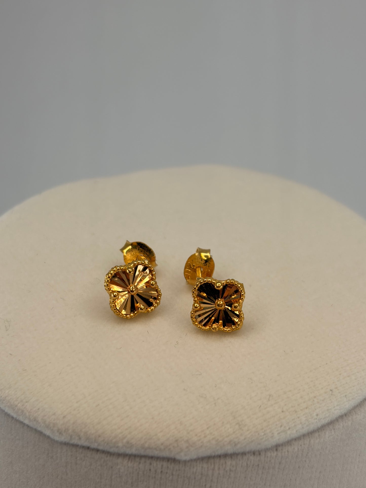 21K Gold Floral Stud Earrings