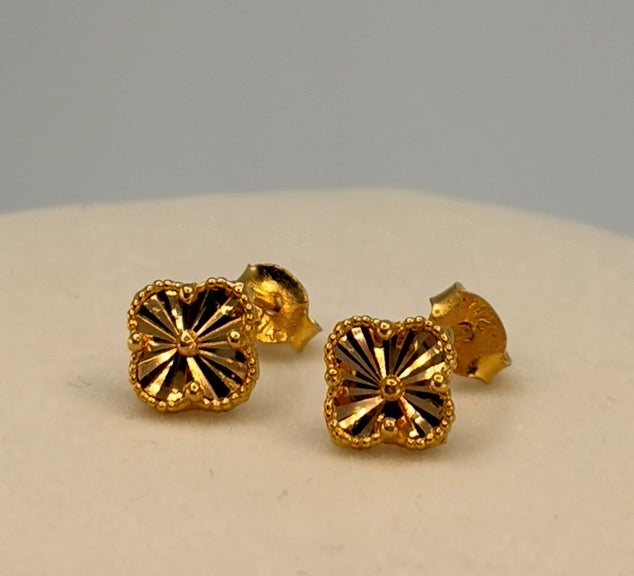 21K Gold Floral Stud Earrings