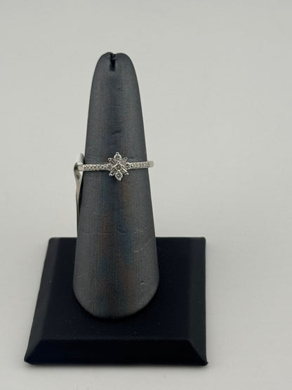 white - Gold Ring